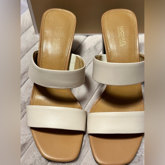 Michael Kors Glenda Slide - Picture 7 of 9